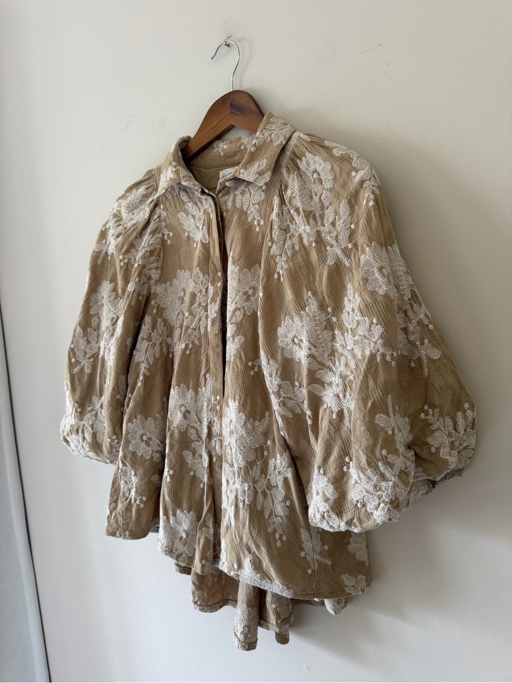 Shop the Mint Beige Lace-Embroidered Puff-Sleeve Button Down Top Size Small - Picture 5 of 10